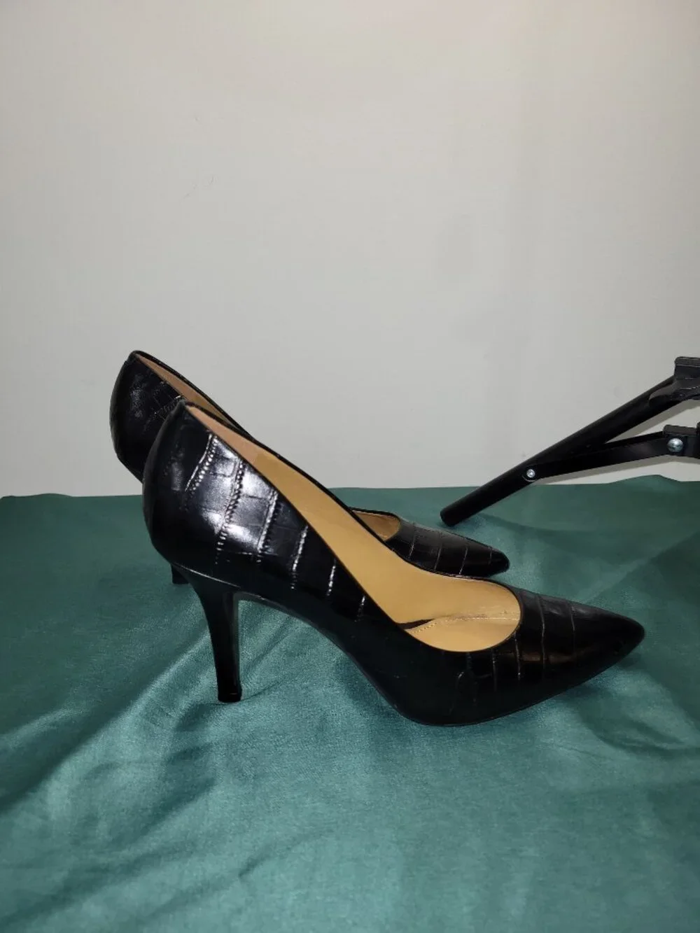 NINE WEST LEATHER CROC BLACK HEELS NEW 8.5